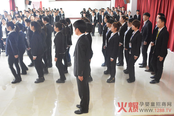 火爆網(wǎng)早會(huì)現(xiàn)場(chǎng)