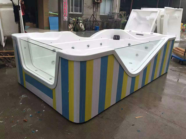 童伴麗嬰游泳池條紋.jpg 童伴麗嬰游泳池條紋.jpg