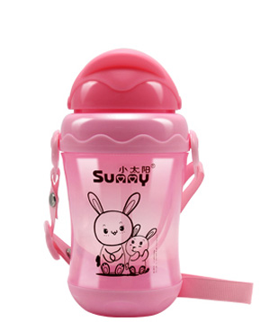 小太陽(yáng)嬰童背帶學(xué)水壺260ML.jpg 小太陽(yáng)嬰童背帶學(xué)水壺260ML.jpg