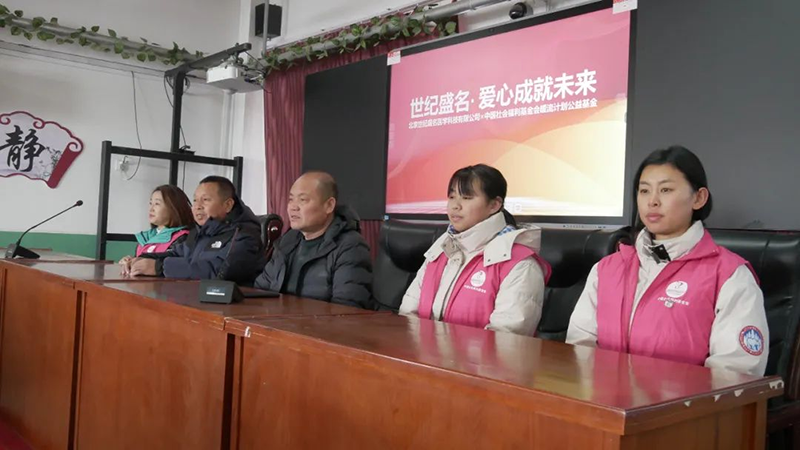 “衣”份愛心,“衣”份溫暖,真情關愛暖童心01.png “衣”份愛心,“衣”份溫暖,真情關愛暖童心01.png