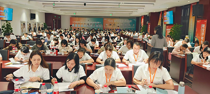 營小善全國首屆新中醫(yī)營養(yǎng)學(xué)術(shù)交流會(huì)4.jpg 營小善全國首屆新中醫(yī)營養(yǎng)學(xué)術(shù)交流會(huì)4.jpg