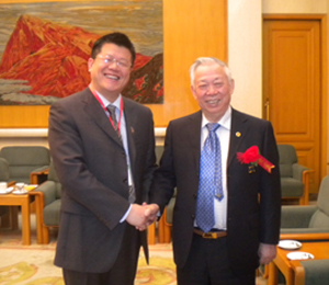 董事長與衛生部副部長曹澤毅