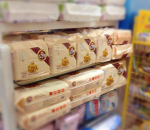 麥奇熊嬰兒紙尿褲門店展示