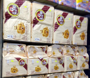 麥奇熊嬰兒紙尿褲門店展示