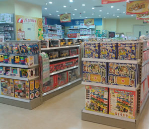 樂友孕嬰童店面展示