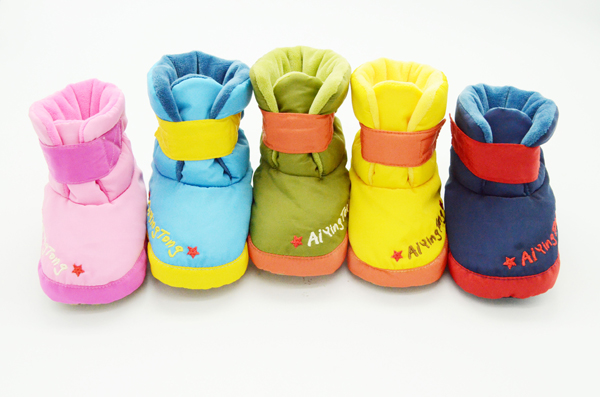 愛嬰童防水中筒加絨保暖鞋雪地靴字母圖案